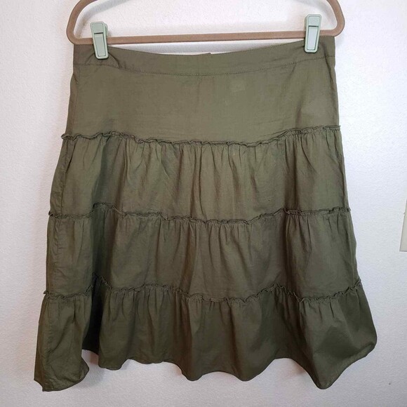 Divided by H&M Olive Green Tiered Mini Skirt Size 10 Zip Back - Picture 1 of 9